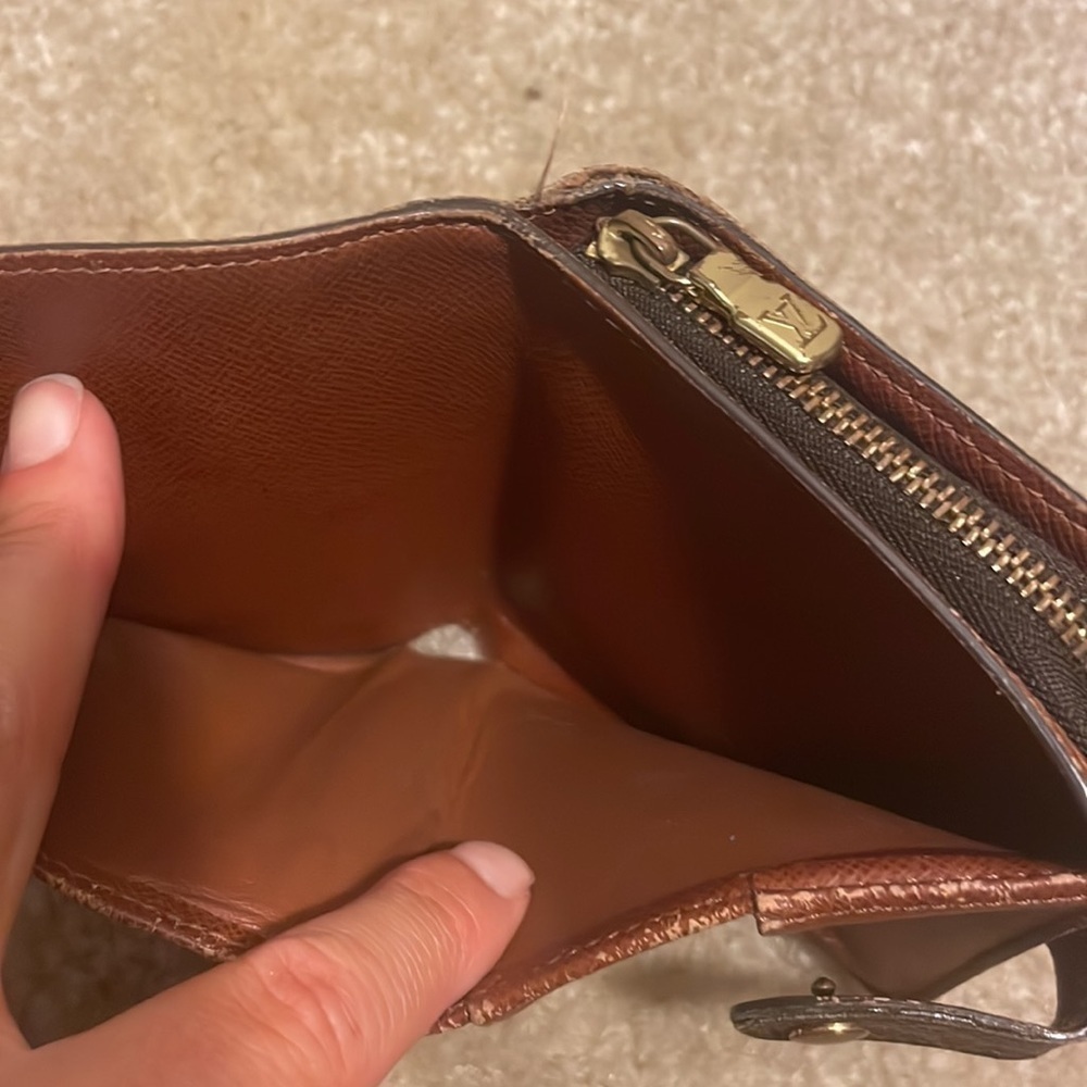 LOUIS VUITTON WALLET - Picture 11 of 14